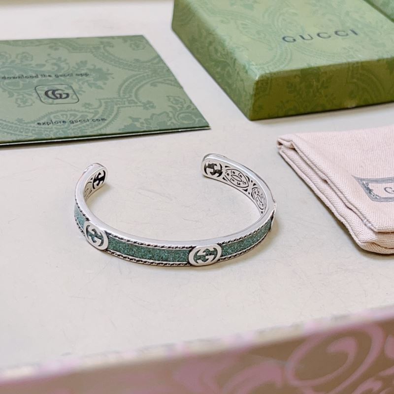 G*u*i bracelets